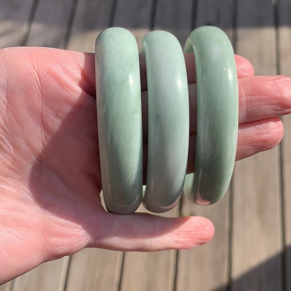 Green Genuine Jade Bangle - Picture 4 of 8
